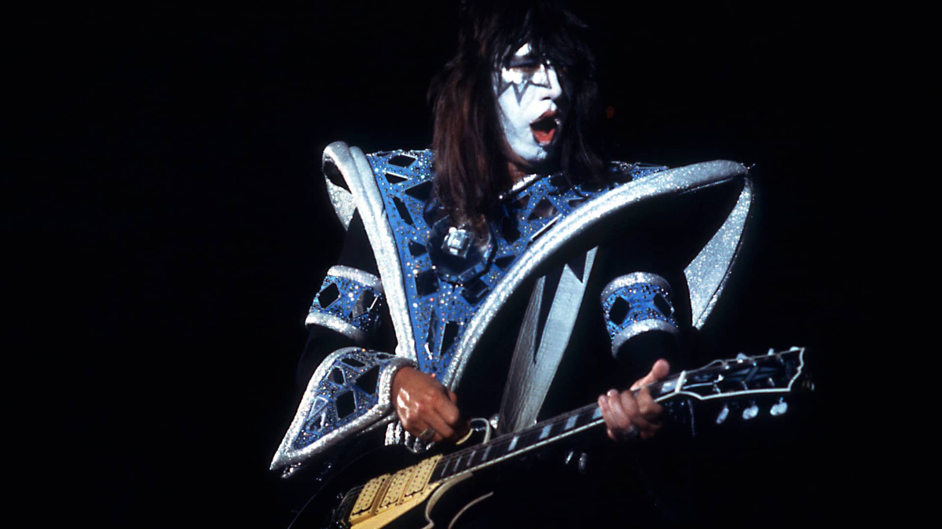  Kiss lead guitarist Ace Frehley dies at 74