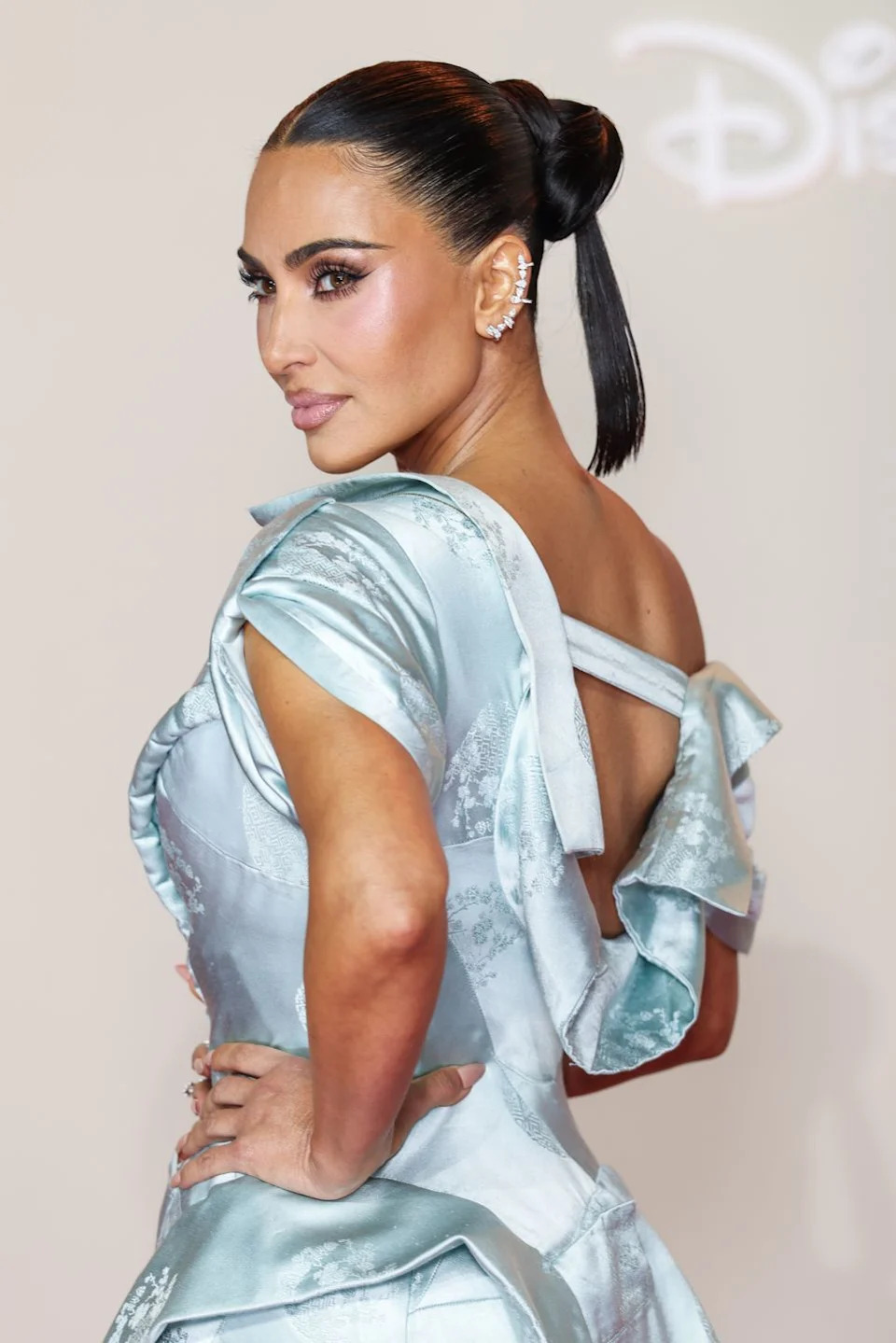 <span class="caption">The icy blue look gave serious Cinderella vibes.</span> <span class="photo-credit">Stephane Cardinale - Corbis - Getty Images</span>