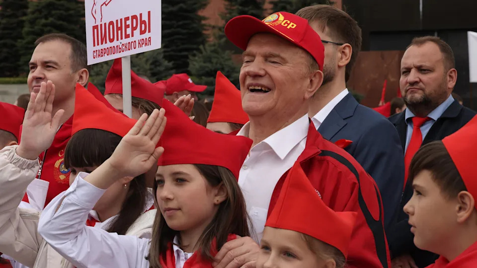 Communist Party Chairman Gennady Zyuganov (center) at a ceremony with the Young Pioneer Organization. / Getty Images
