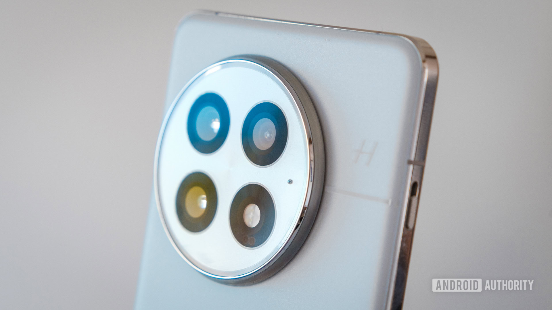 OnePlus 13 camera array