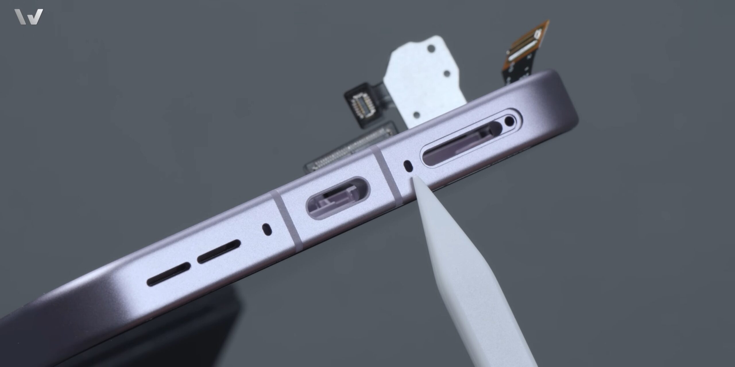 OnePlus 15 mic holes (2)