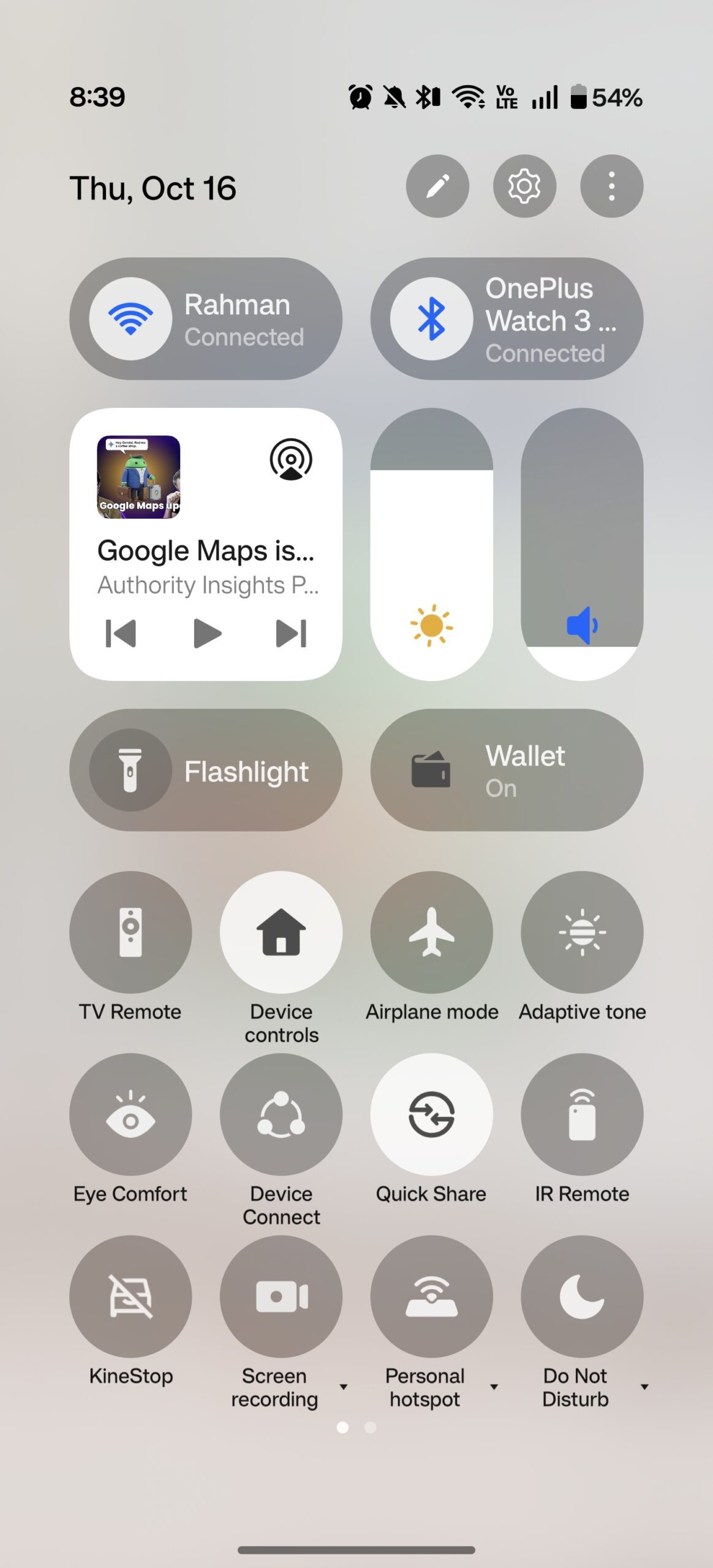 Quick Settings panel with multi color theme in OxygenOS 16