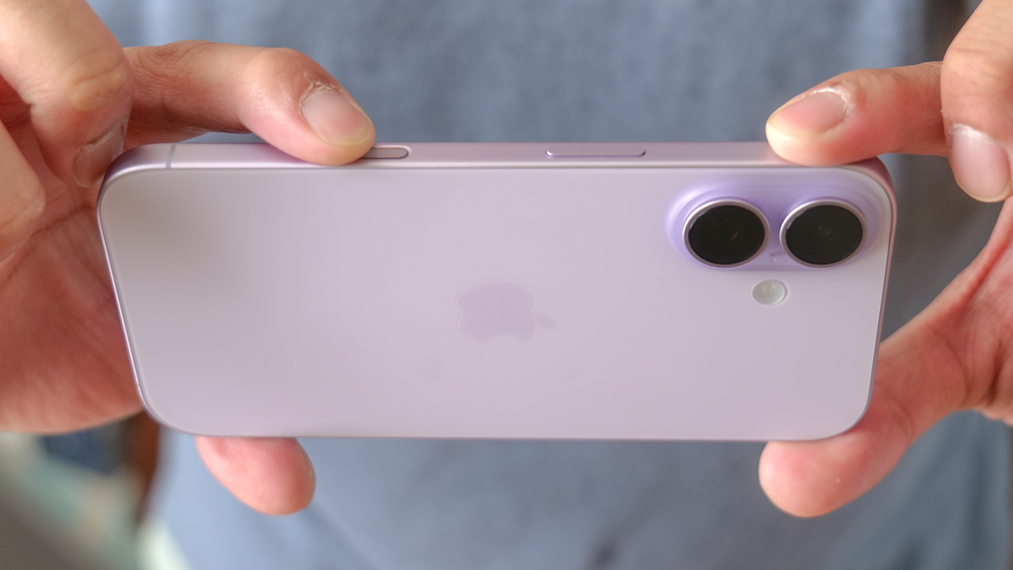 Apple iPhone 17 Camera Control.