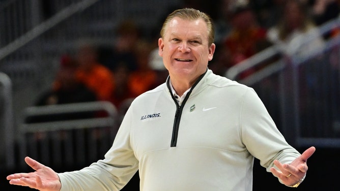 Illinois Fighting Illini head coach Brad Underwood reacts during the 2025 NCAA Tournament.