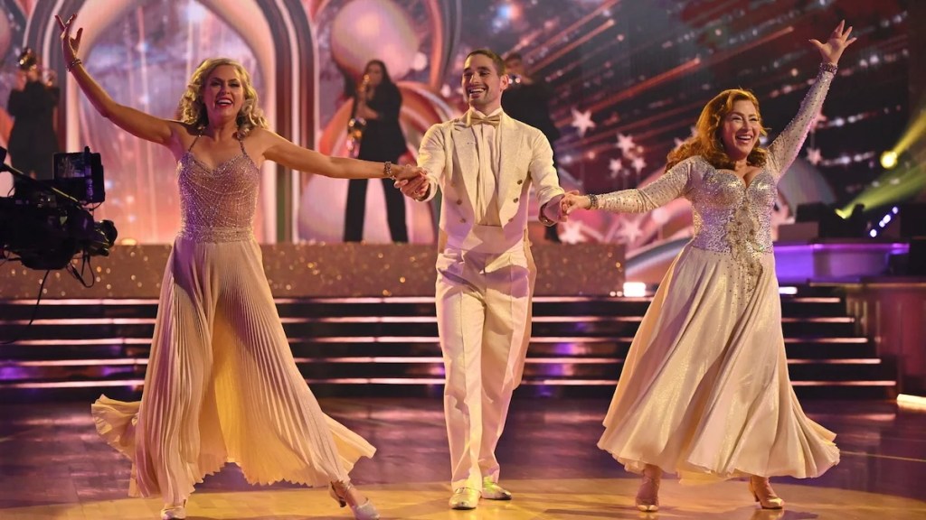dwts-elaine-hendrix-alan-bernsten-lisa-ann-walter-disney