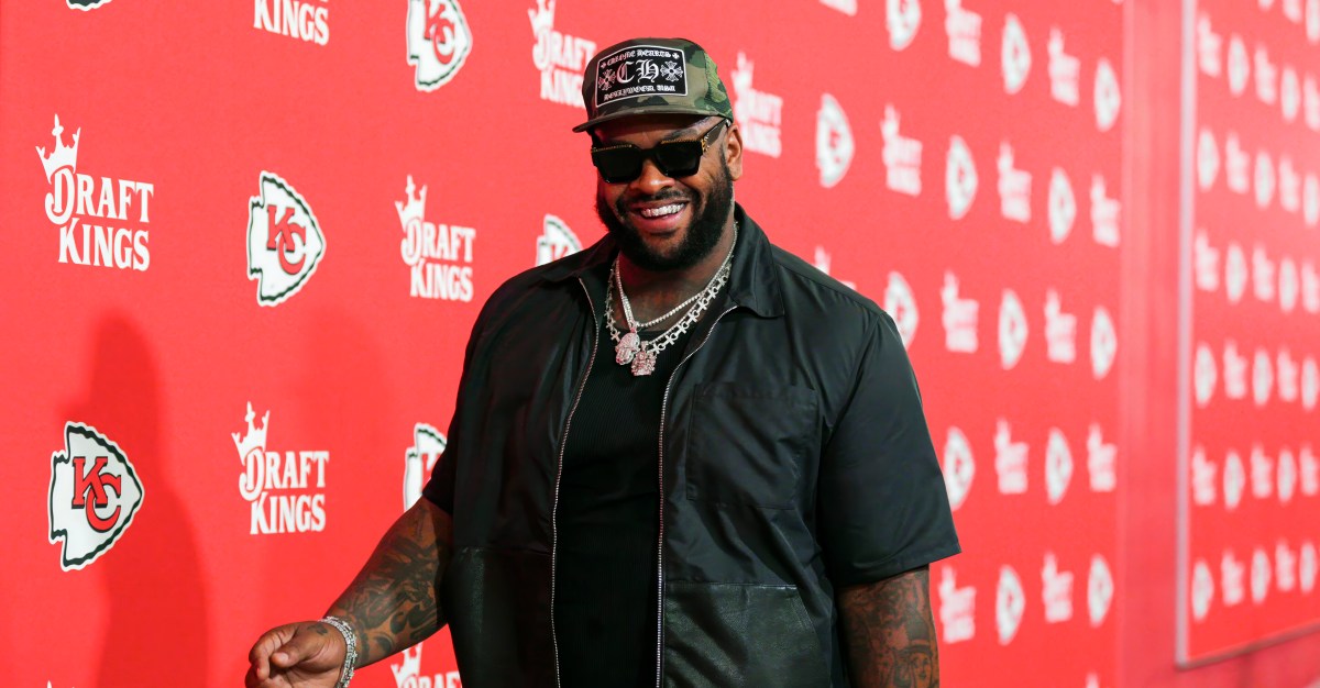  Chiefs make it official, announce re-signing of Mike Pennel