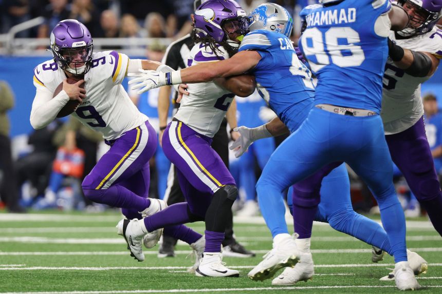 Minnesota Vikings quarterback J.J. McCarthy scrambling in the second quarter against the Detroit Lions.