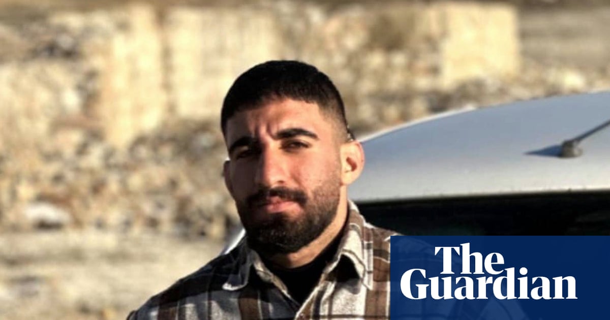  Death of Iranian activist who burned picture of supreme leader causes outcry | Iran