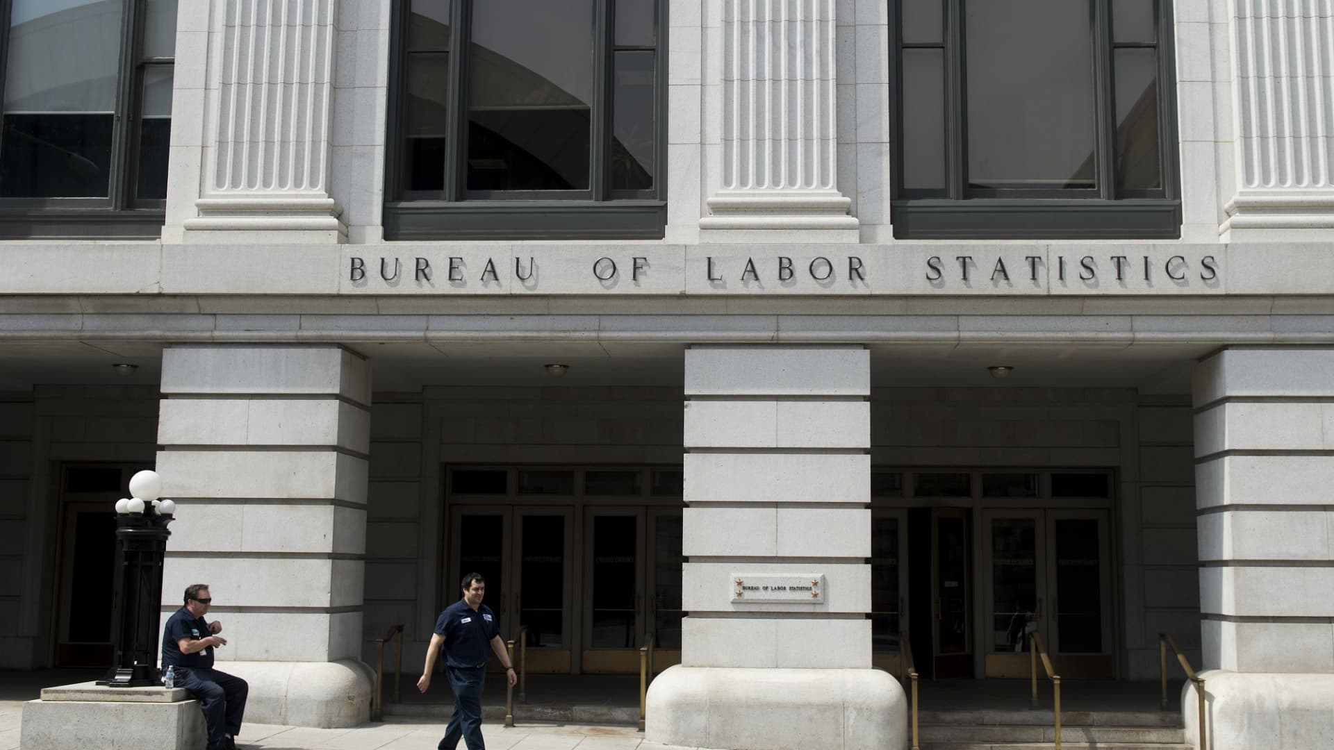  Fed won’t get key inflation data before next rate decision as BLS cancels October CPI release