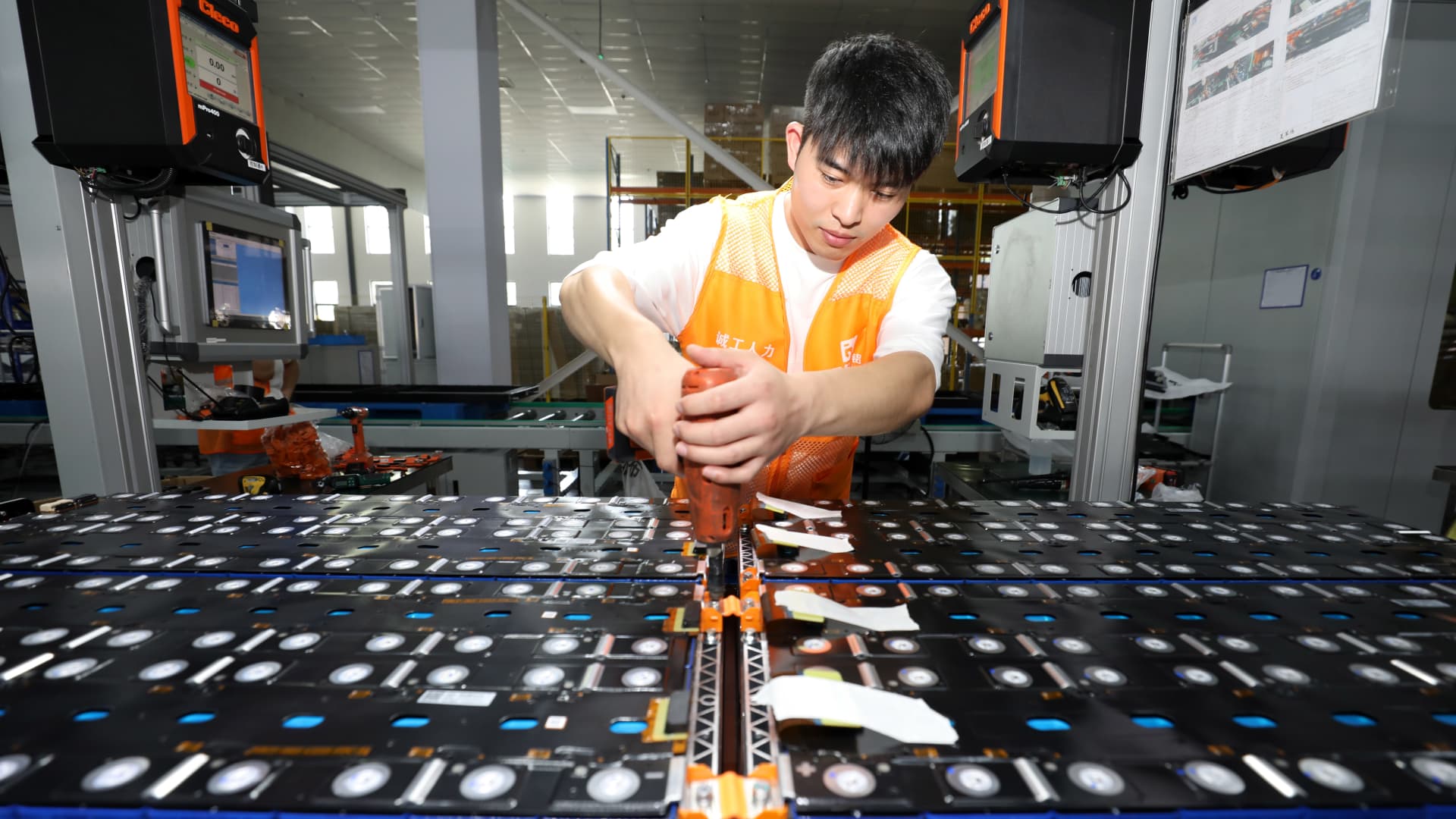  Asia-Pacific markets trade mixed as China PMI data misses expectations; Kospi leads gains