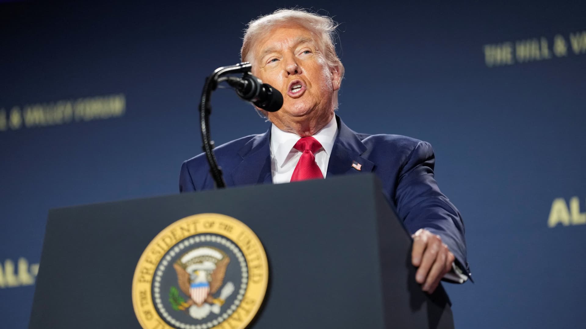  White House crafting executive order to thwart state AI laws