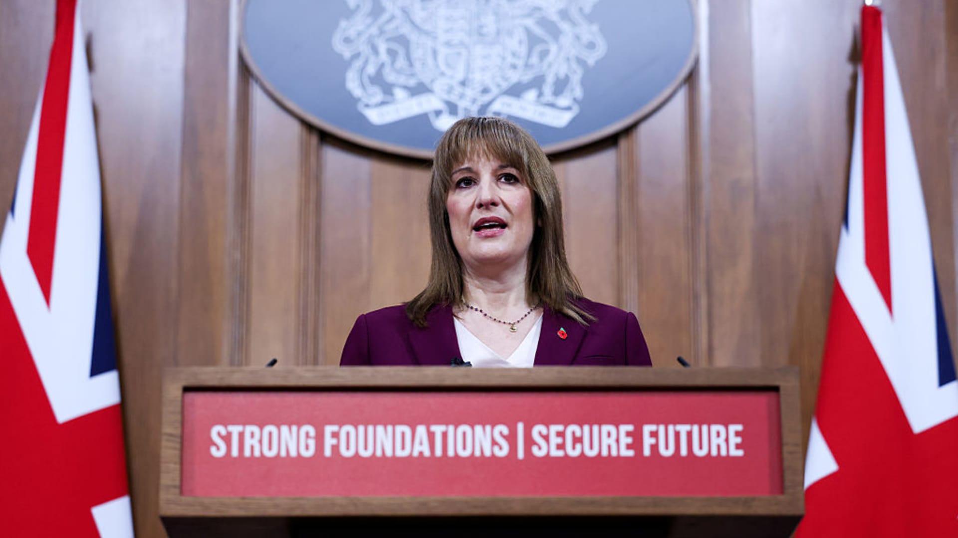  UK borrowing costs jump, stocks slide as budget speculation mounts