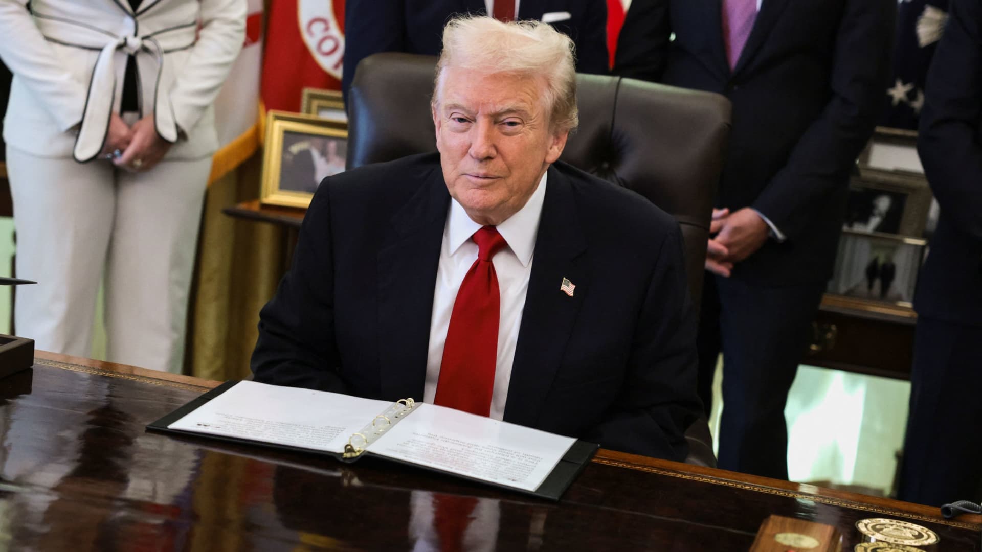  Trump, Eli Lilly, Novo Nordisk unveil deals to cut obesity drug prices