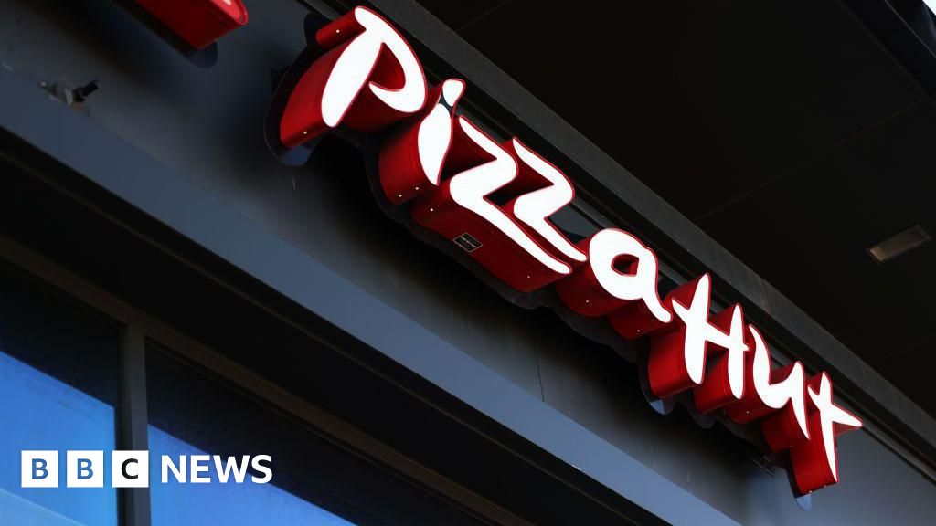  Pizza Hut’s parent explores sale of struggling chain