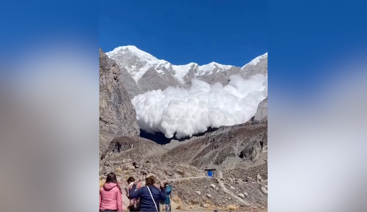  Massive Annapurna Avalanche Engulfs Camp as Tourists Watch