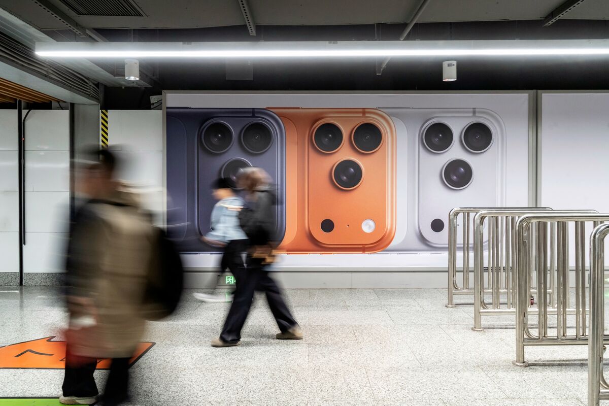  Apple’s Nearly $140 Billion Quarter; When iOS 26.1 Will Be Out; iPad Mini Revamp