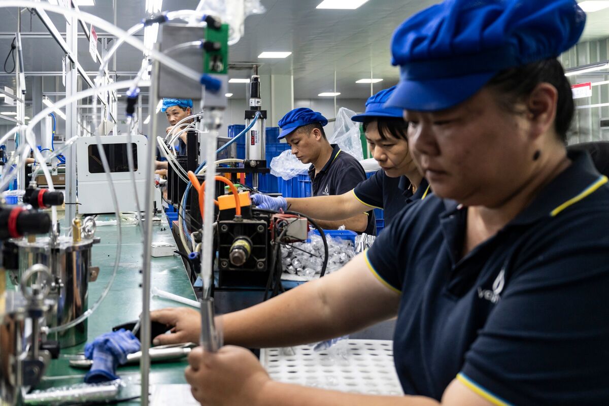  China Factory Activity Disappoints in Sign of Faltering Momentum