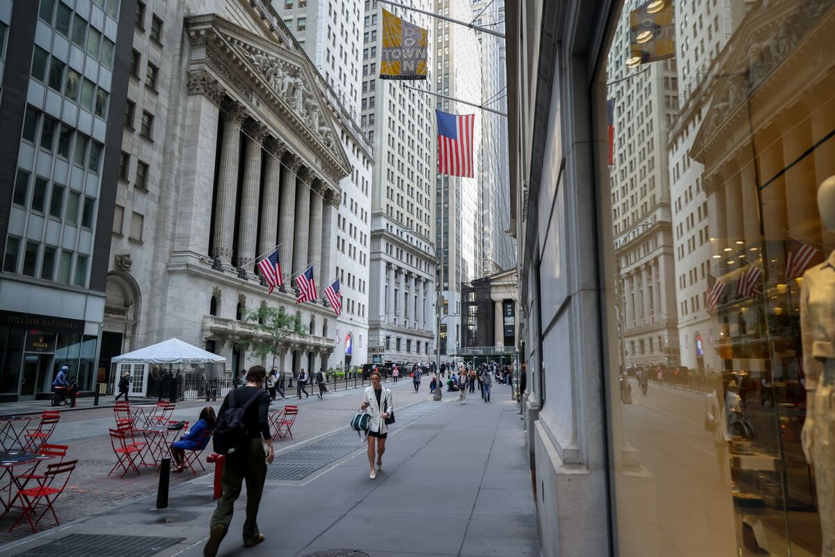  Wall Street Pay Set to Climb Again as Volatility and M&A Surge