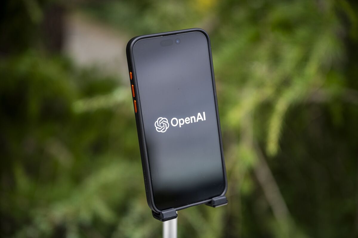  Altman Says OpenAI Doesn’t Want a Government Bailout For AI