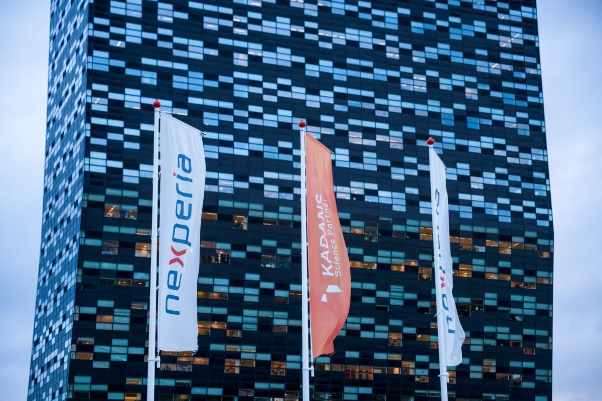  Nexperia Spat Eases as Chip Flows Open Door to Dutch Retreat