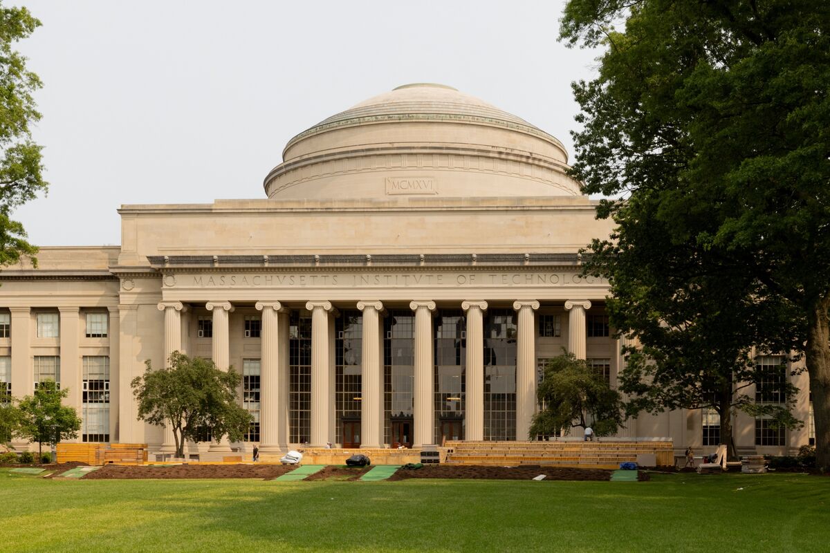  Judge Declares Mistrial in MIT Grad Brothers Fraud Case