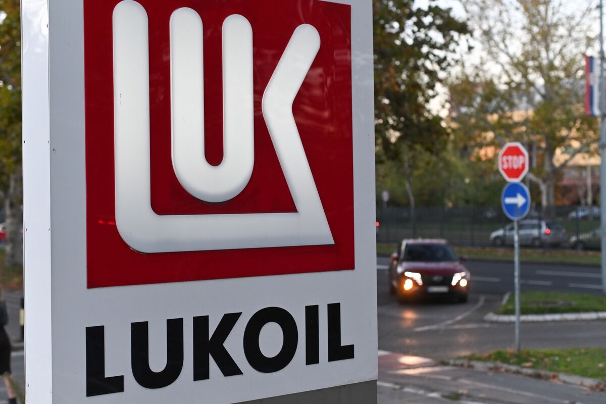  Lukoil Declares Force Majeure on Iraqi Oil After Sanctions