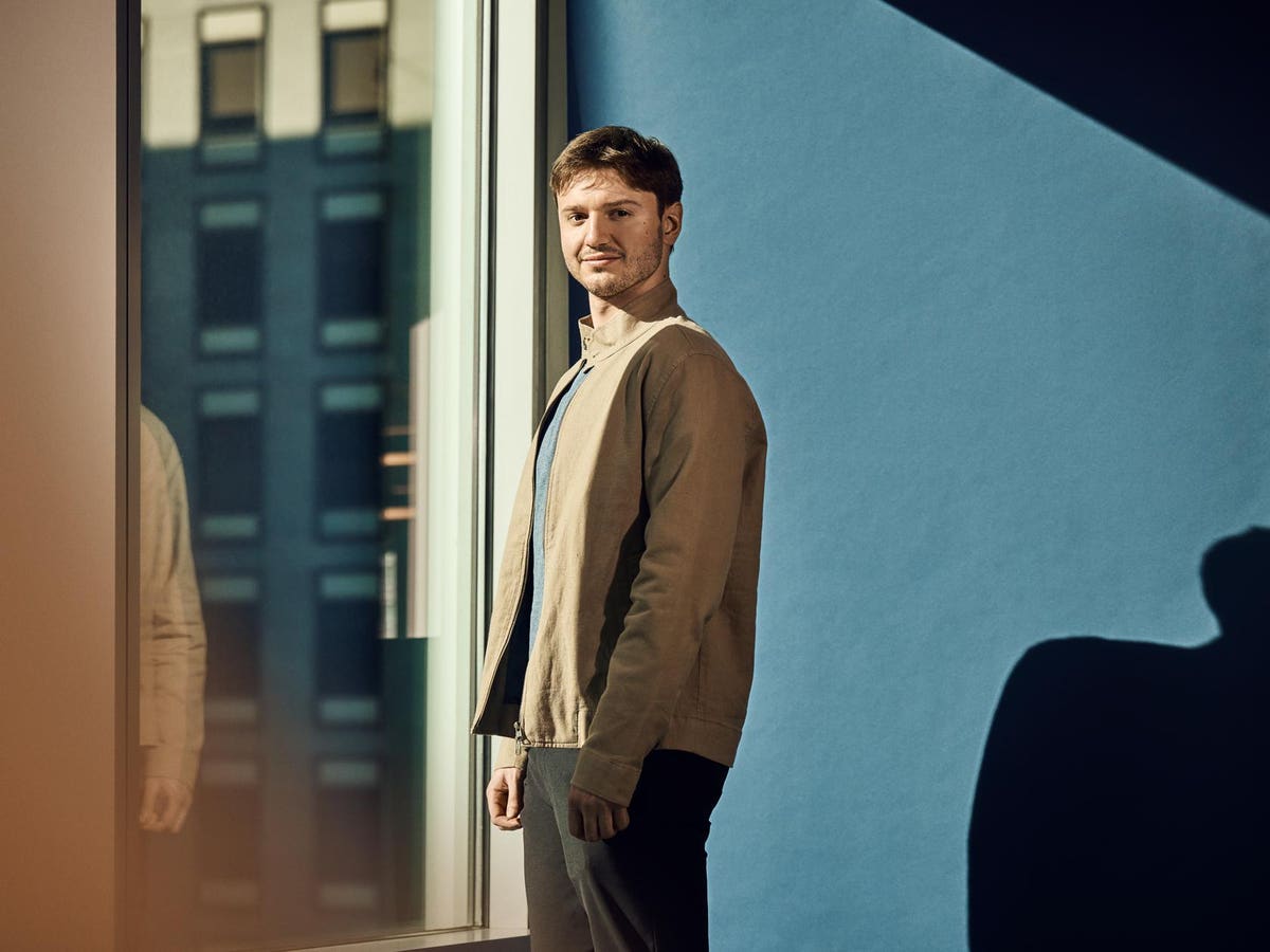  Mercor Contractors Allege The AI Company Slashed Their Wages