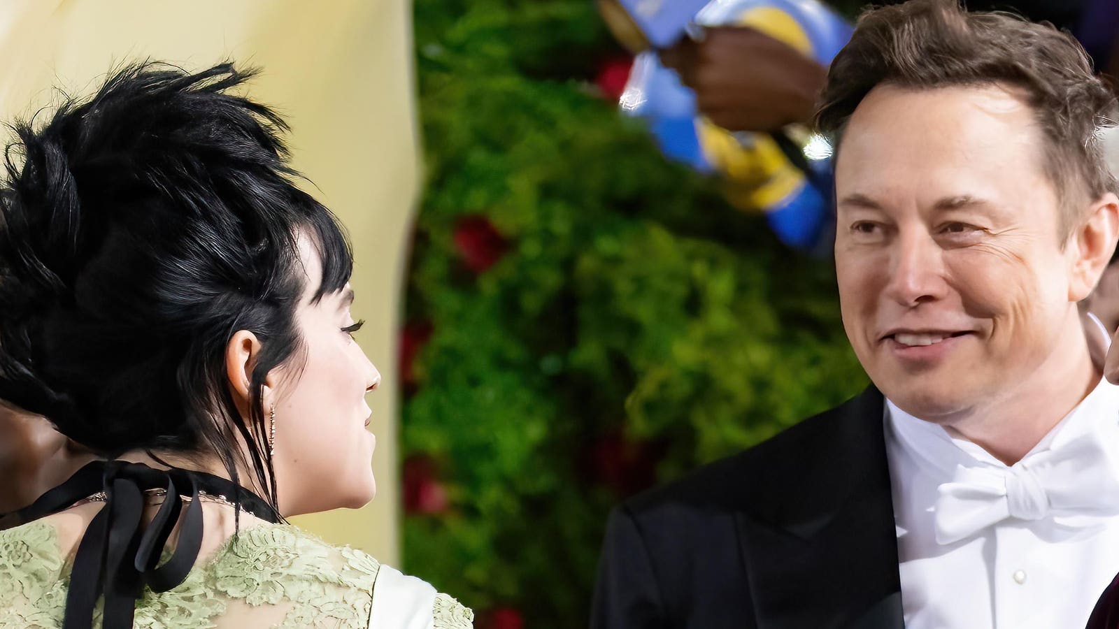  Elon Musk Hits At Billie Eilish After She Criticized Billionaires For Hoarding Wealth