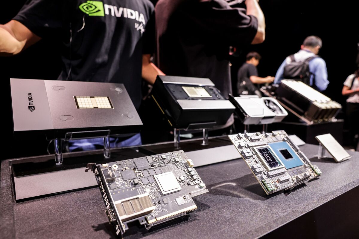  Trump Team Internally Floats Idea of Selling Nvidia (NVDA) H200 Chips to China