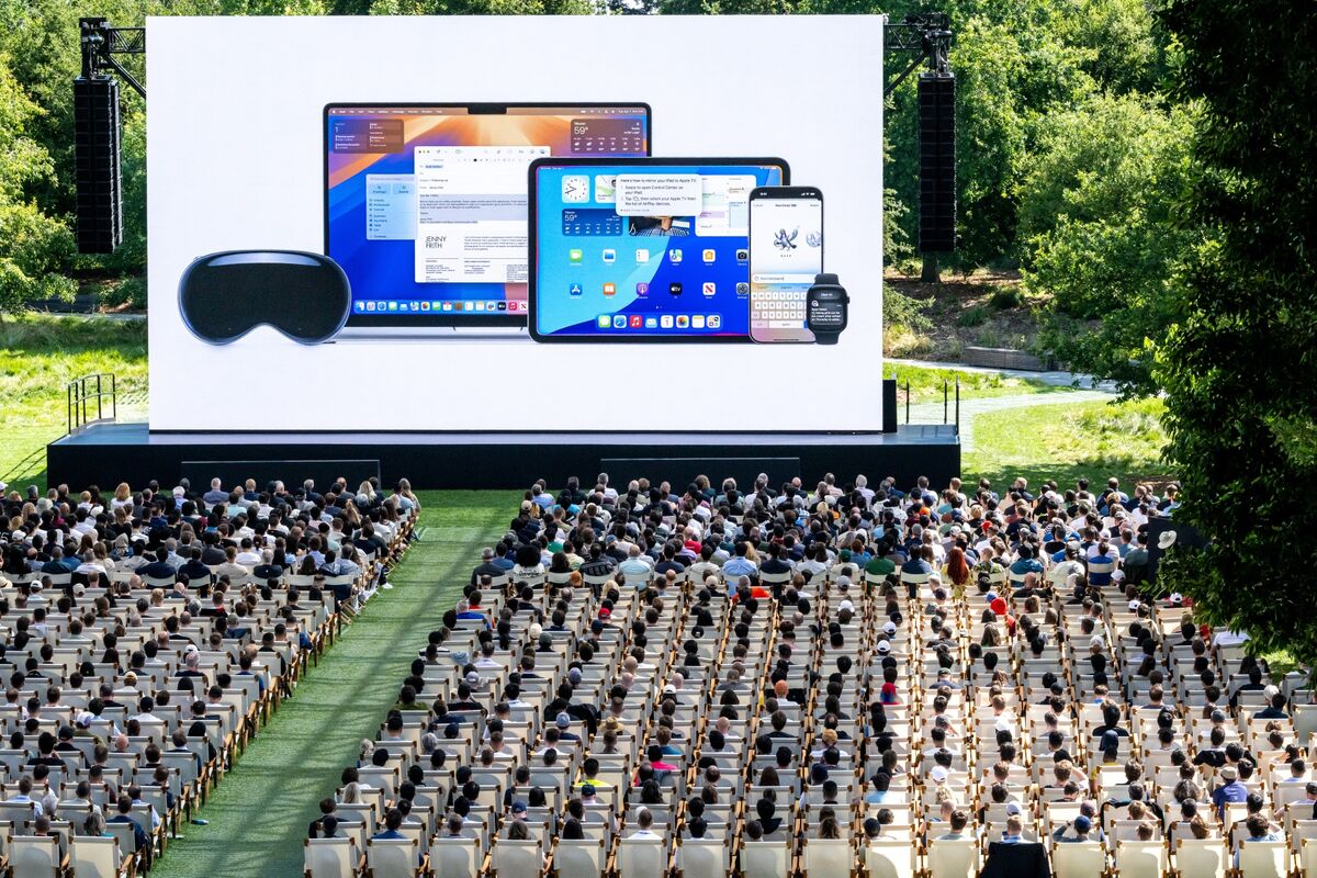  Apple iOS 27: Snow Leopard-Like Quality Focus, AI Features; Tim Cook Retirement