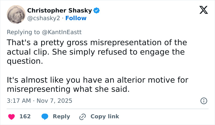 Screenshot of a tweet discussing Sydney Sweeney's jeans scandal comments amid public controversy and backlash.