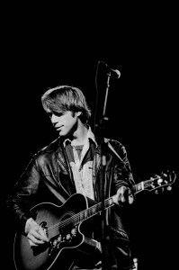 American Folk musician Todd Snider plays guitar as he performs onstage at Medinah Temple, Chicago, Illinois,  November 27, 1997. (Photo by Paul Natkin/Getty Images)