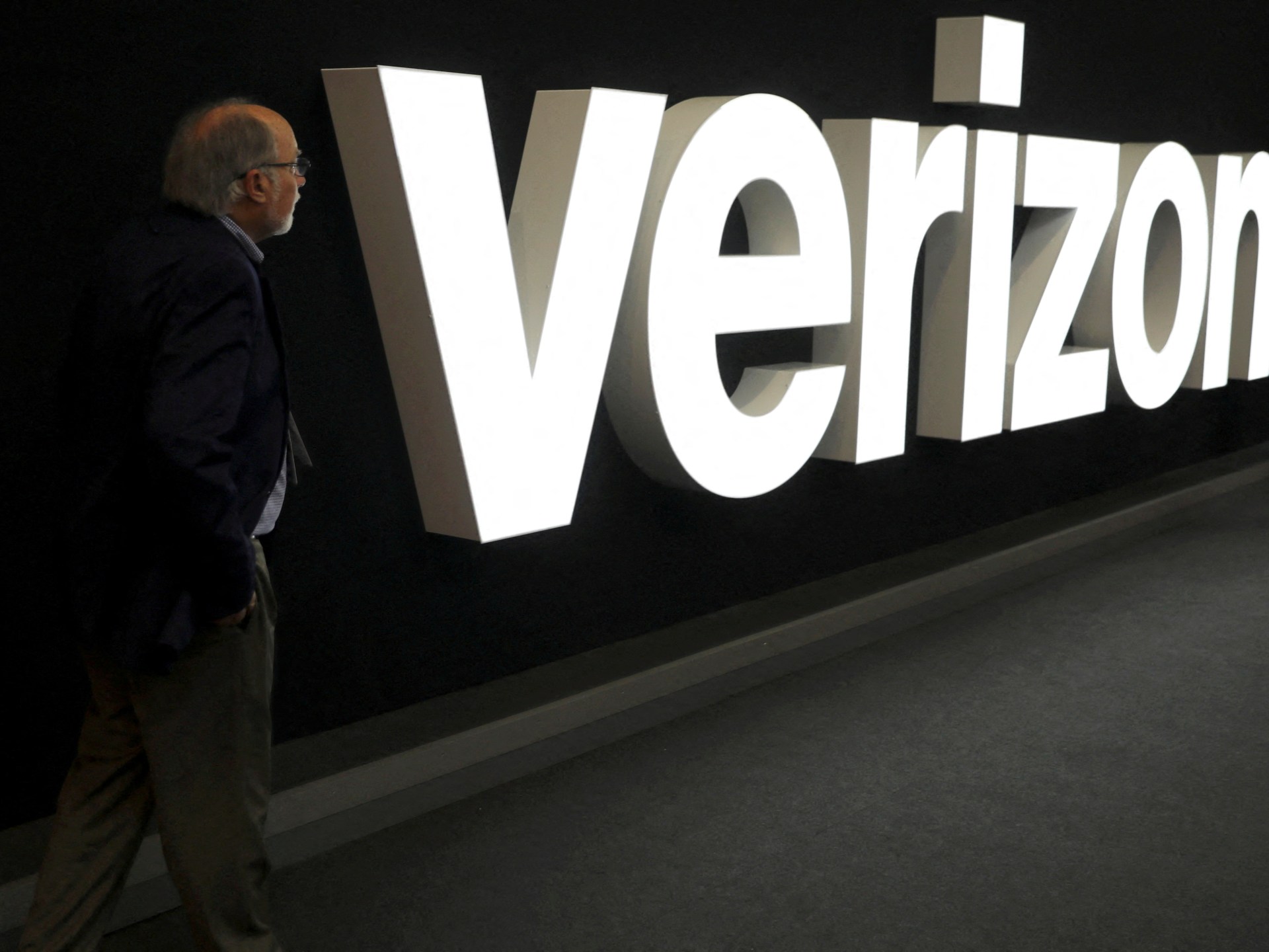  Verizon planning its largest layoffs ever: Report | Telecommunications News