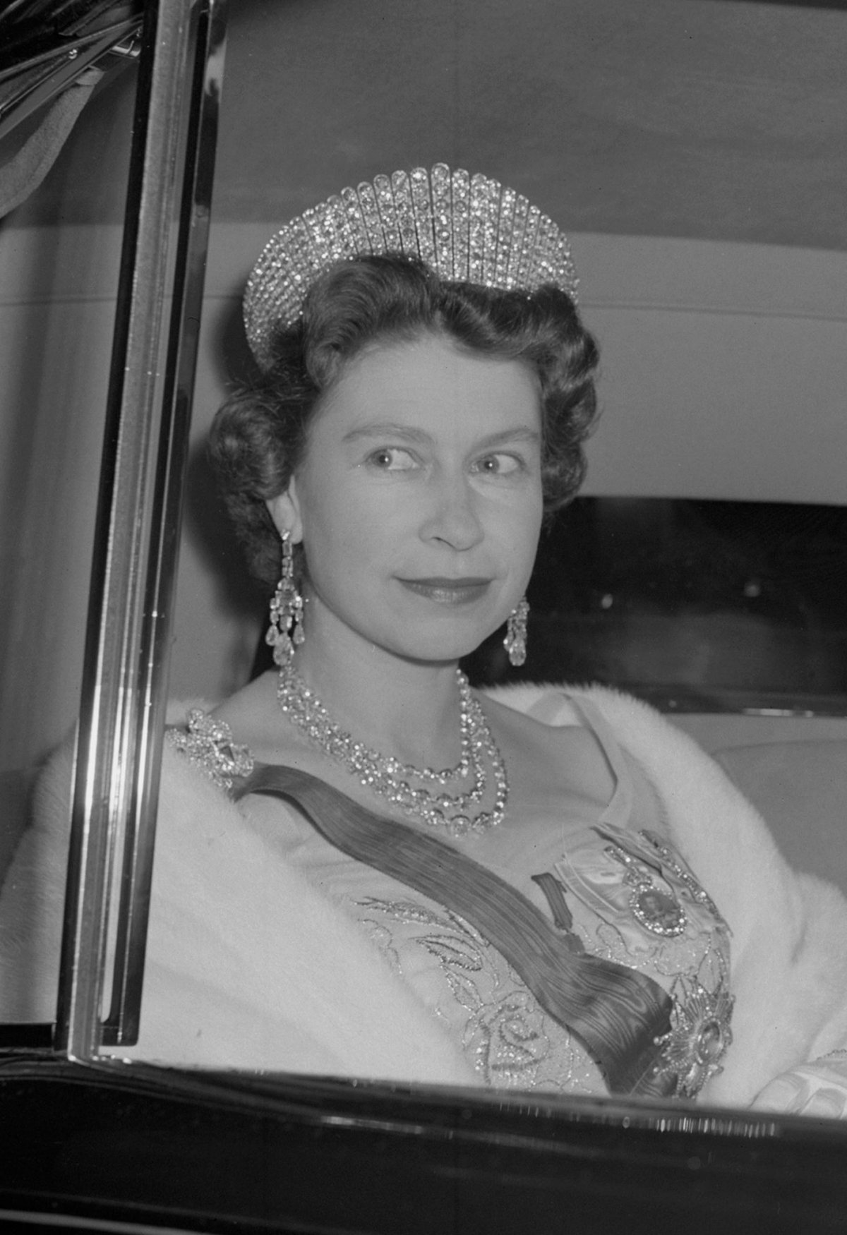 Queen Elizabeth II leave the French ambassador's residence in London after a dinner hosted by President de Gaulle, April 1960 (PA Images/Alamy)
