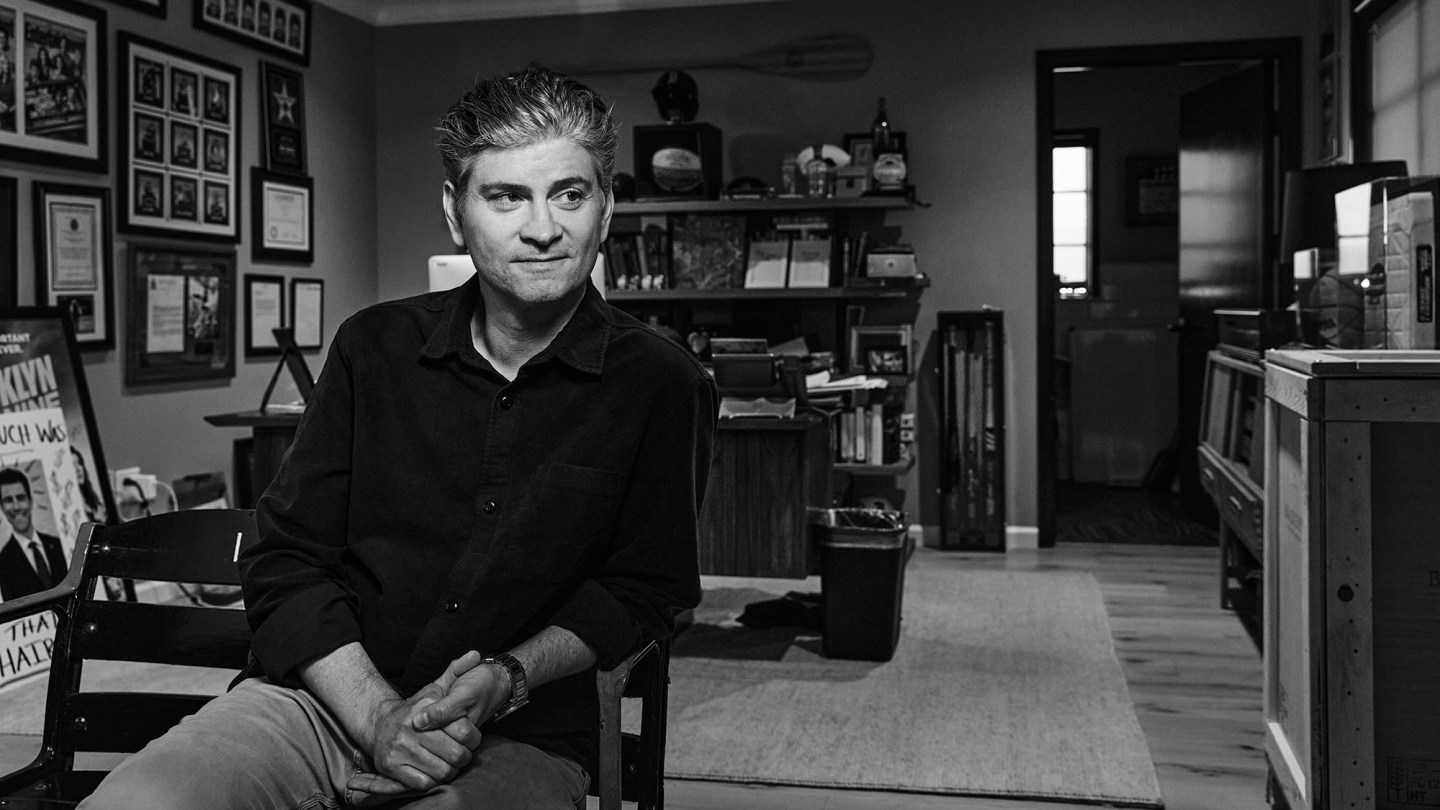  Mike Schur Isn’t Panicking (Yet) – The Hollywood Reporter
