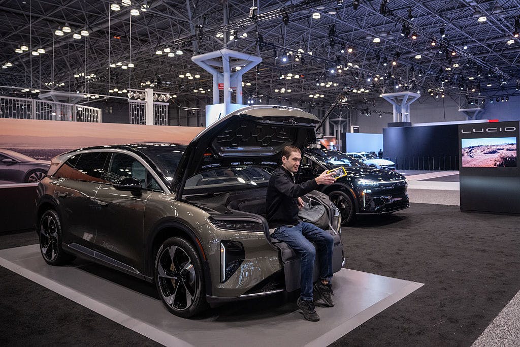  Lucid dips as it lowers its full-year production forecast – Sherwood News