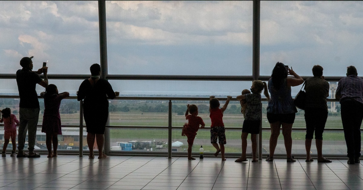  South Africa investigates mystery of a plane that arrived with more than 150 Palestinians from Gaza