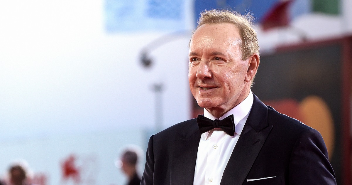  Kevin Spacey says ‘I literally have no home,’ is working as nightclub singer in Cyprus