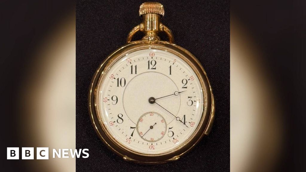  Titanic passenger’s pocket watch fetches £1.78m at auction