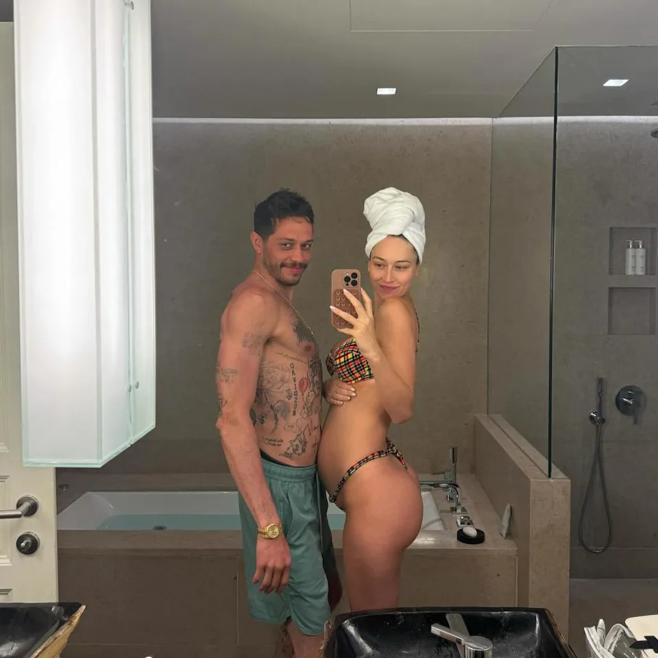 Pete Davidson and Elsie Hewitt in a mirror selfie from Aug. 29. Instagram/@elsie