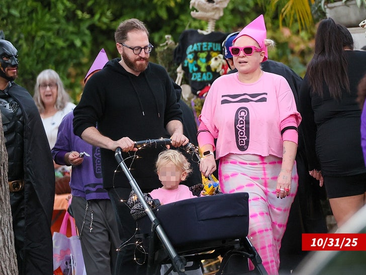 sia son halloween sub backgrid swipe 2