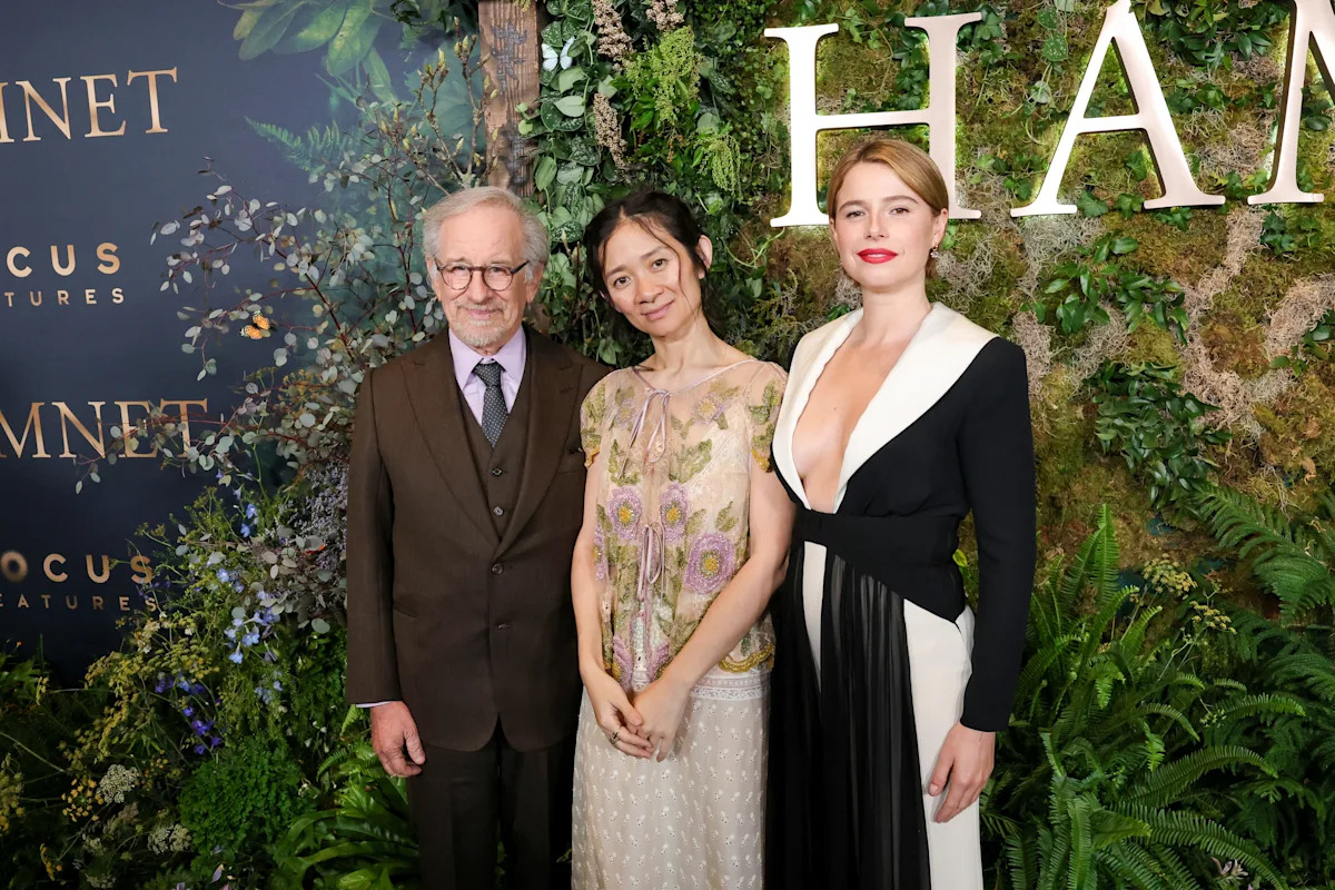  Steven Spielberg Says He Is “Fighting the Tides” to Keep Movies Like ‘Hamnet’ in Theaters So It’s “Not Just Blockbuster” Films on the Big Screen