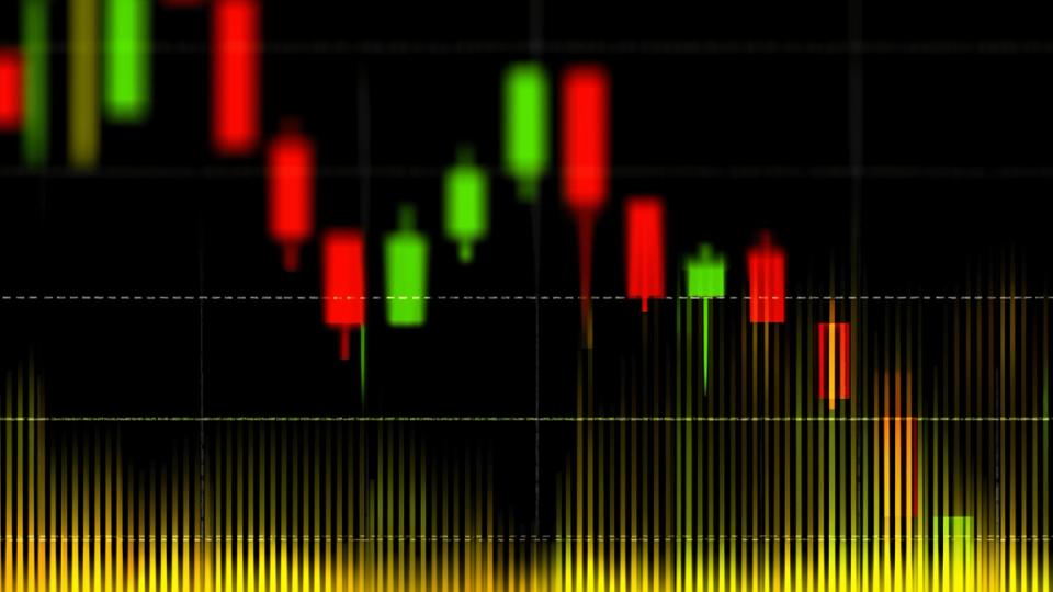  ETF Outflows, Stablecoin Dip, DAT Reversals Signal Crypto Capital Flight