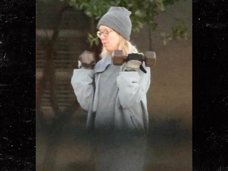 elizabeth holmes sub backgrid 2