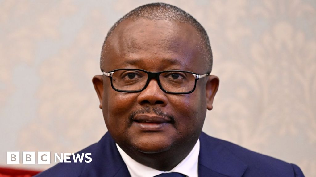  Guinea-Bissau soldiers say they have taken power after reports that President Umaro Sissoco Embaló arrested