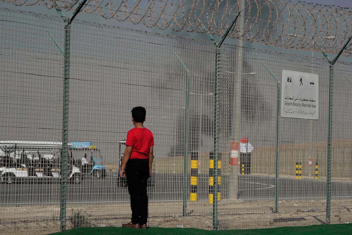  Indian fighter jet crashes at Dubai Air Show, killing pilot