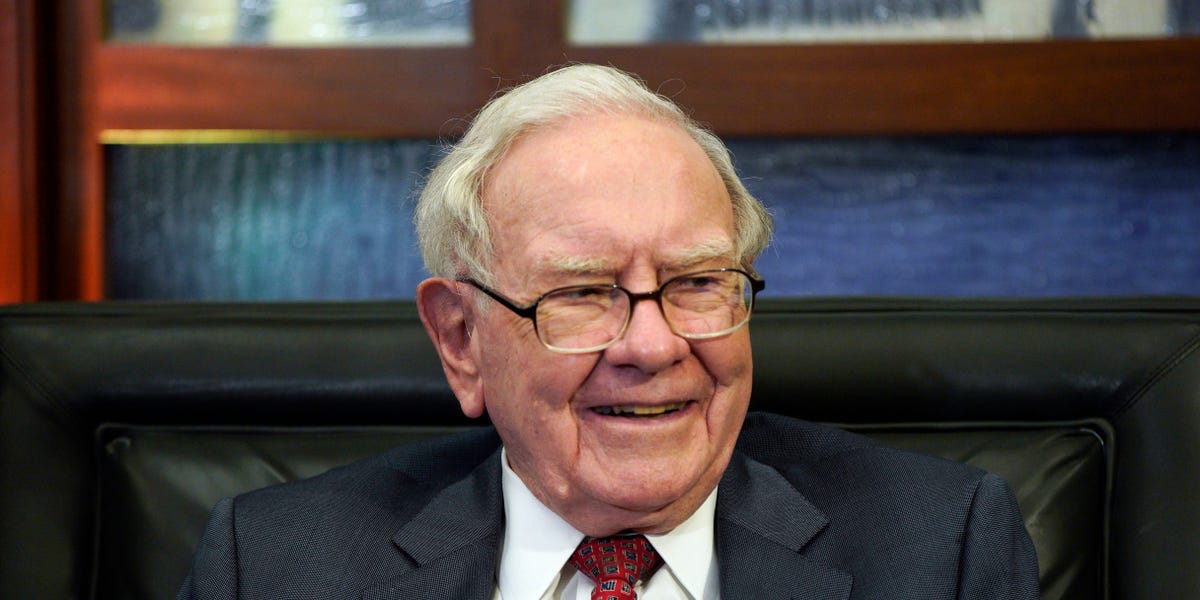  Berkshire Sold $6B of Stocks in Buffett’s Penultimate Quarter As CEO