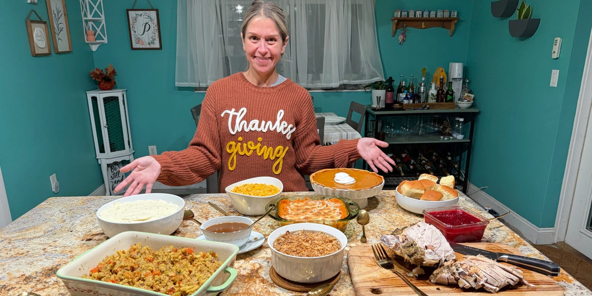  Tried Made Aldi’s Cheap Thanksgiving Dinner for $40; Great Value, Easy