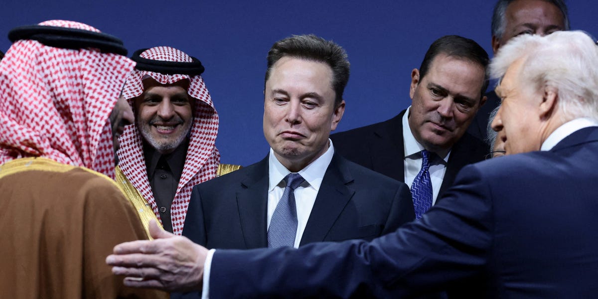  Elon Musk Says AI and Robotics Will Make Money ‘Irrelevant’