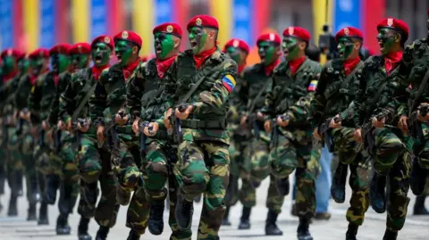 Getty Images Members of the Venezuelan Army wearing uniforms and red berets.